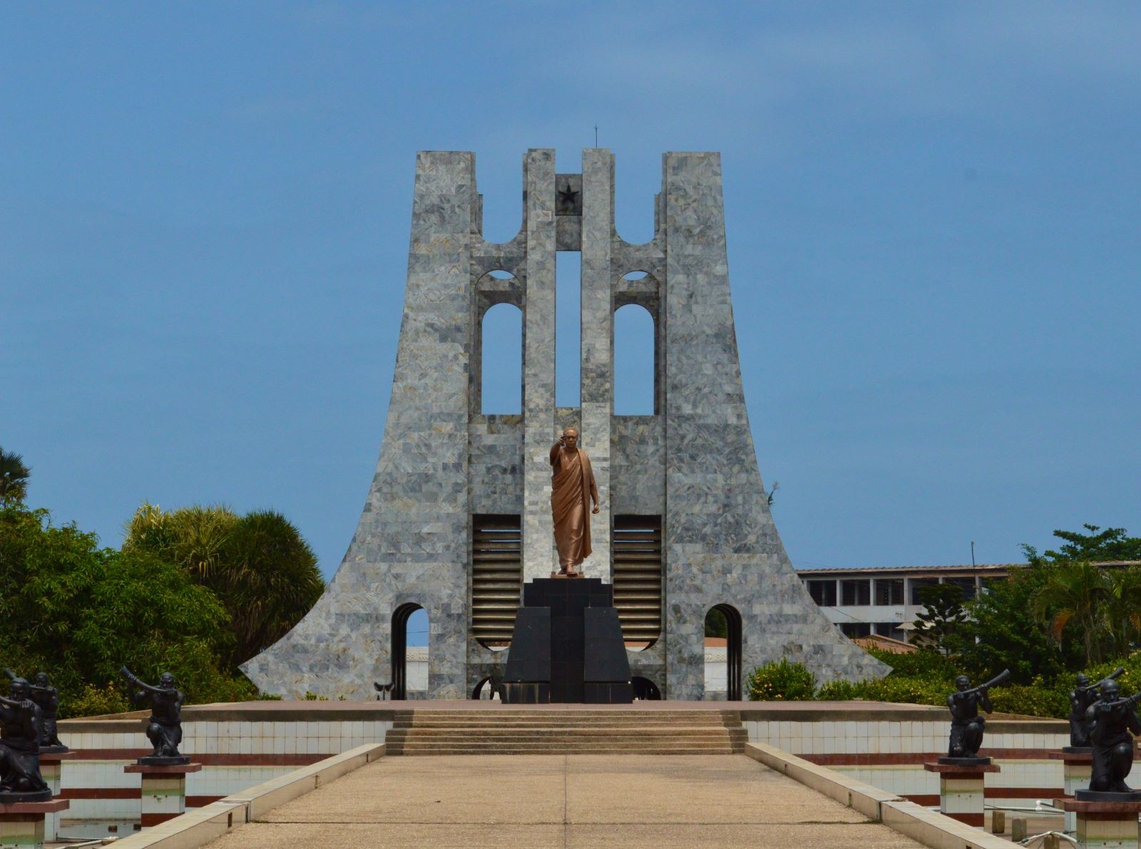 Το Kwame Nkrumah Memorial Park και μαυσωλείο του ομώνυμου Γκανέζου Προέδρου της Δημοκρατίας.