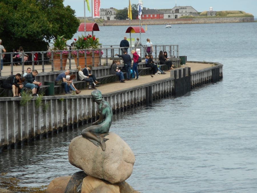 Η μικρή γοργόνα στο λιμάνι της Κοπεγχάγης