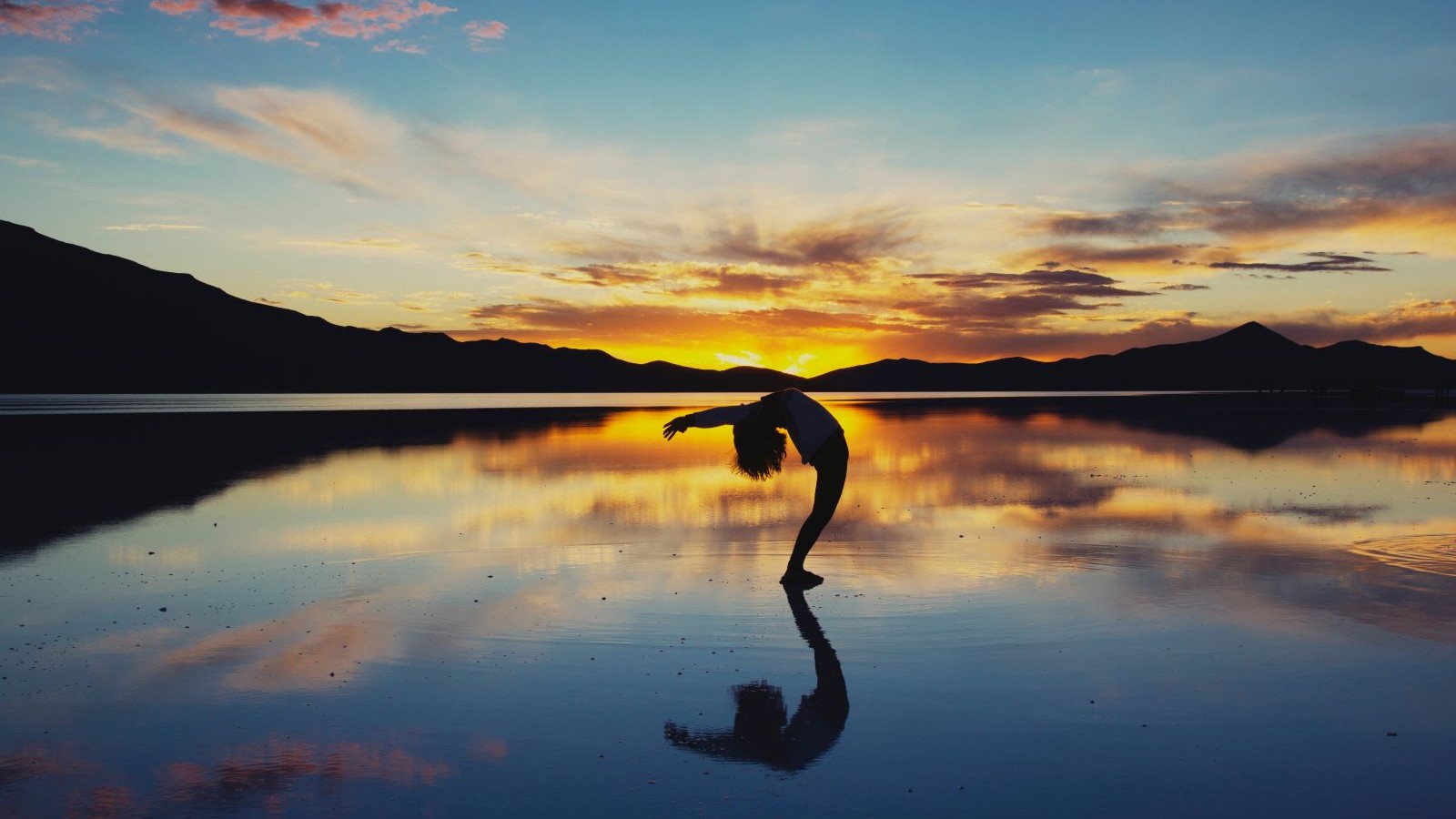 ΠΟΙΕΣ ΕΙΝΑΙ 5 ΘΙΒΕΤΙΑΝΕΣ ΑΣΚΗΣΕΙΣ YOGA ΓΙΑ ΤΗ ΝΕΟΤΗΤΑ;