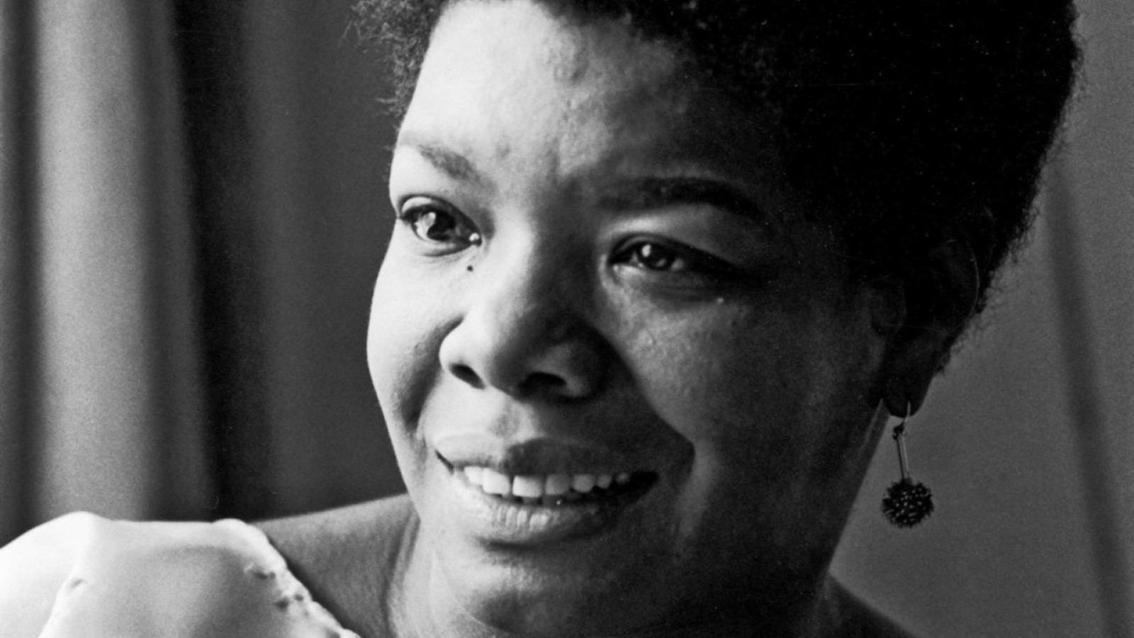 ΠΟΙΑ ΗΤΑΝ Η ΓΥΝΑΙΚΑ ΣΥΜΒΟΛΟ MAYA ANGELOU;