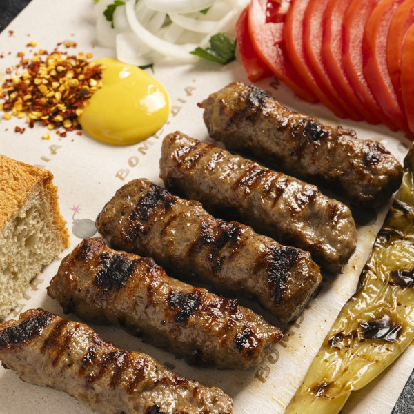 Μοσχαρίσια σουτζουκάκια από την κλασική, παραδοσιακή συνταγή